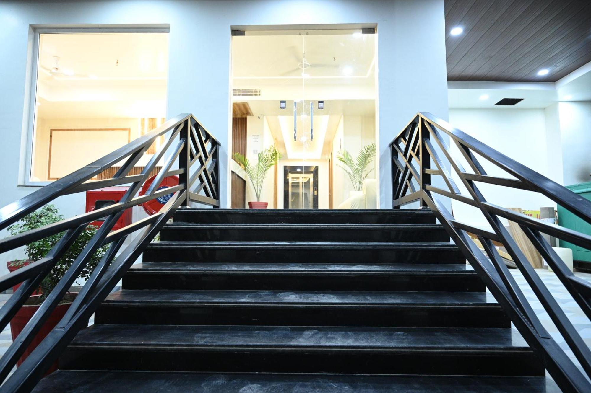 The Janki Hotel Ayodhya Dış mekan fotoğraf
